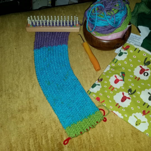 Knit using the 32 Peg Basic Loom